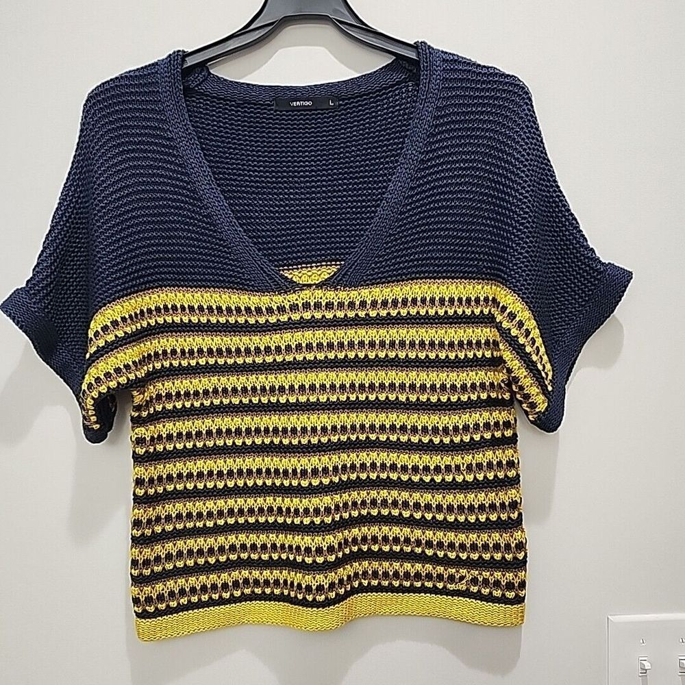 Vertigo‎ Knit Top Size Large Navy Yellow Striped Short Sleeve V-Neck Pullover